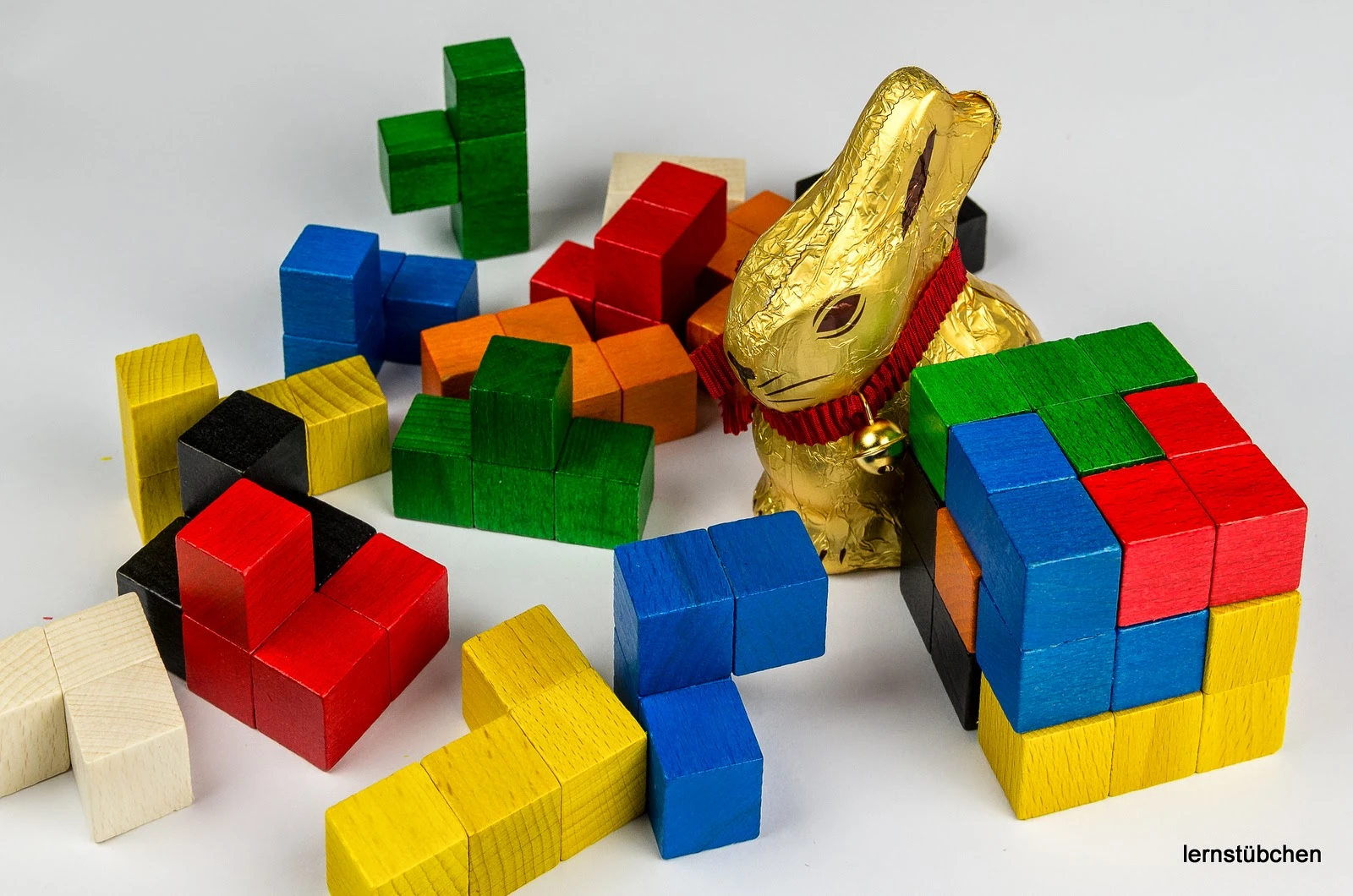Osterhase im Klötzchenspiel.jpeg